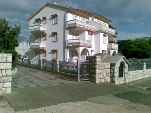 Apartmani Ruzarija Раб Екстер'єр фото