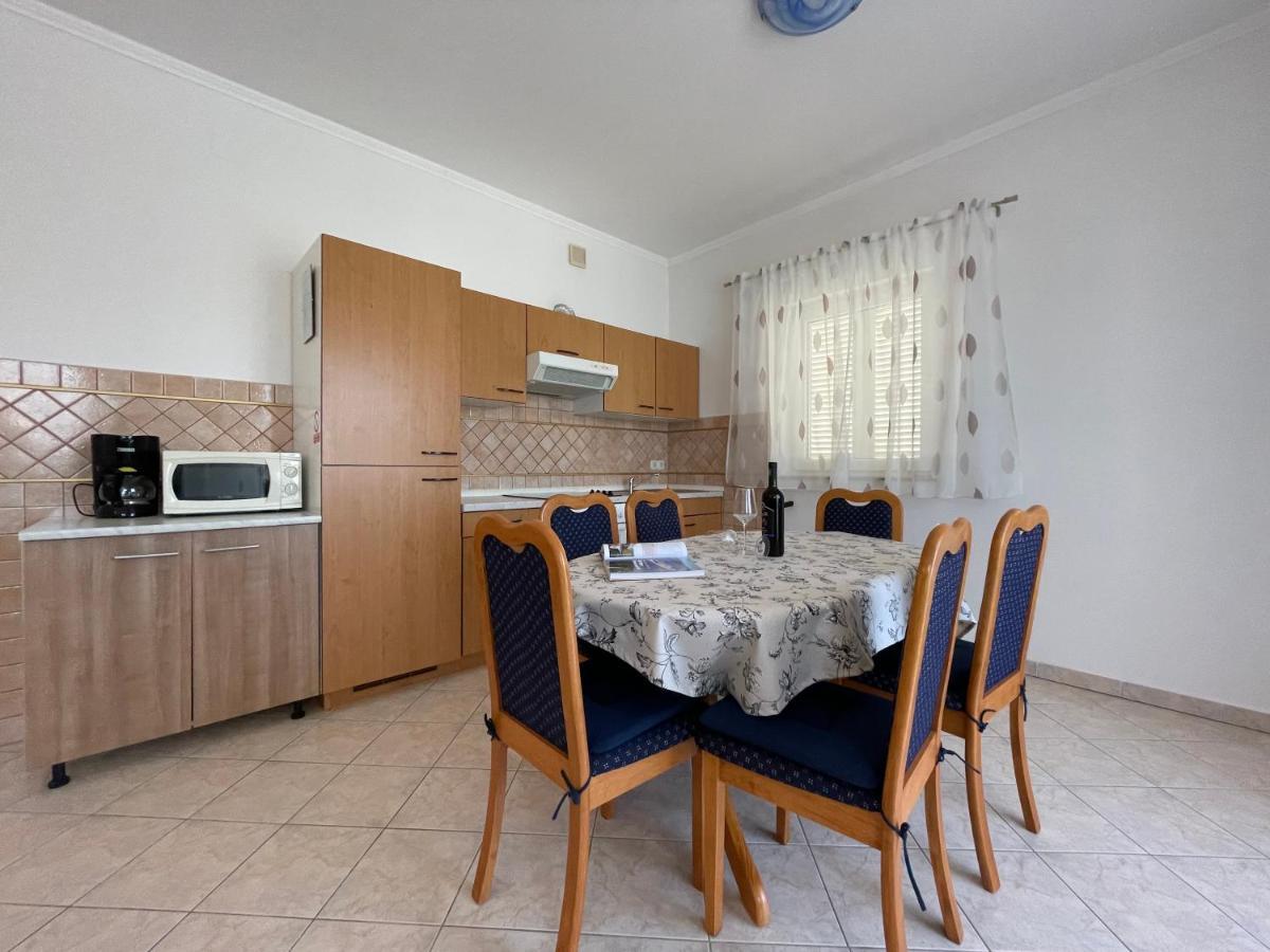 Apartmani Ruzarija Раб Екстер'єр фото