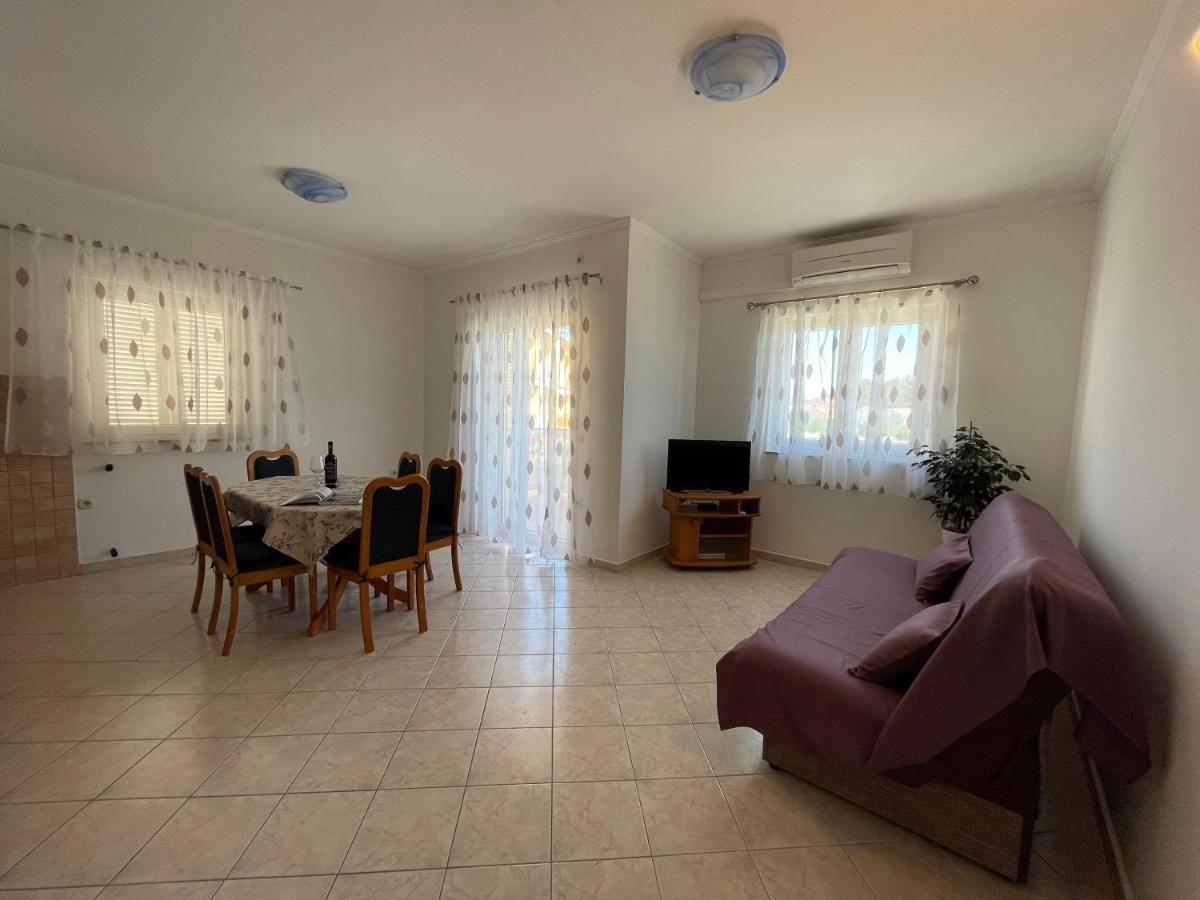 Apartmani Ruzarija Раб Екстер'єр фото