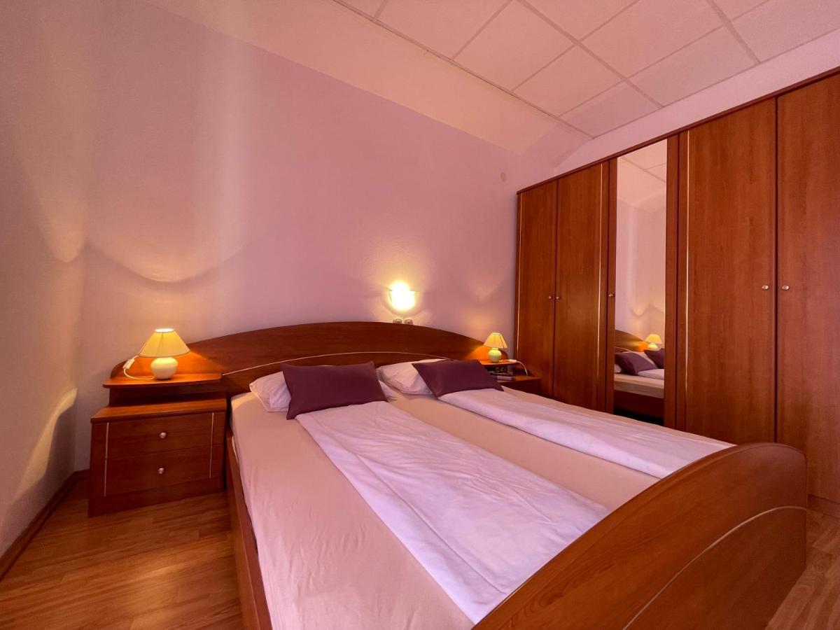 Apartmani Ruzarija Раб Екстер'єр фото