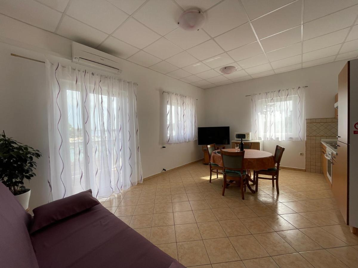 Apartmani Ruzarija Раб Екстер'єр фото