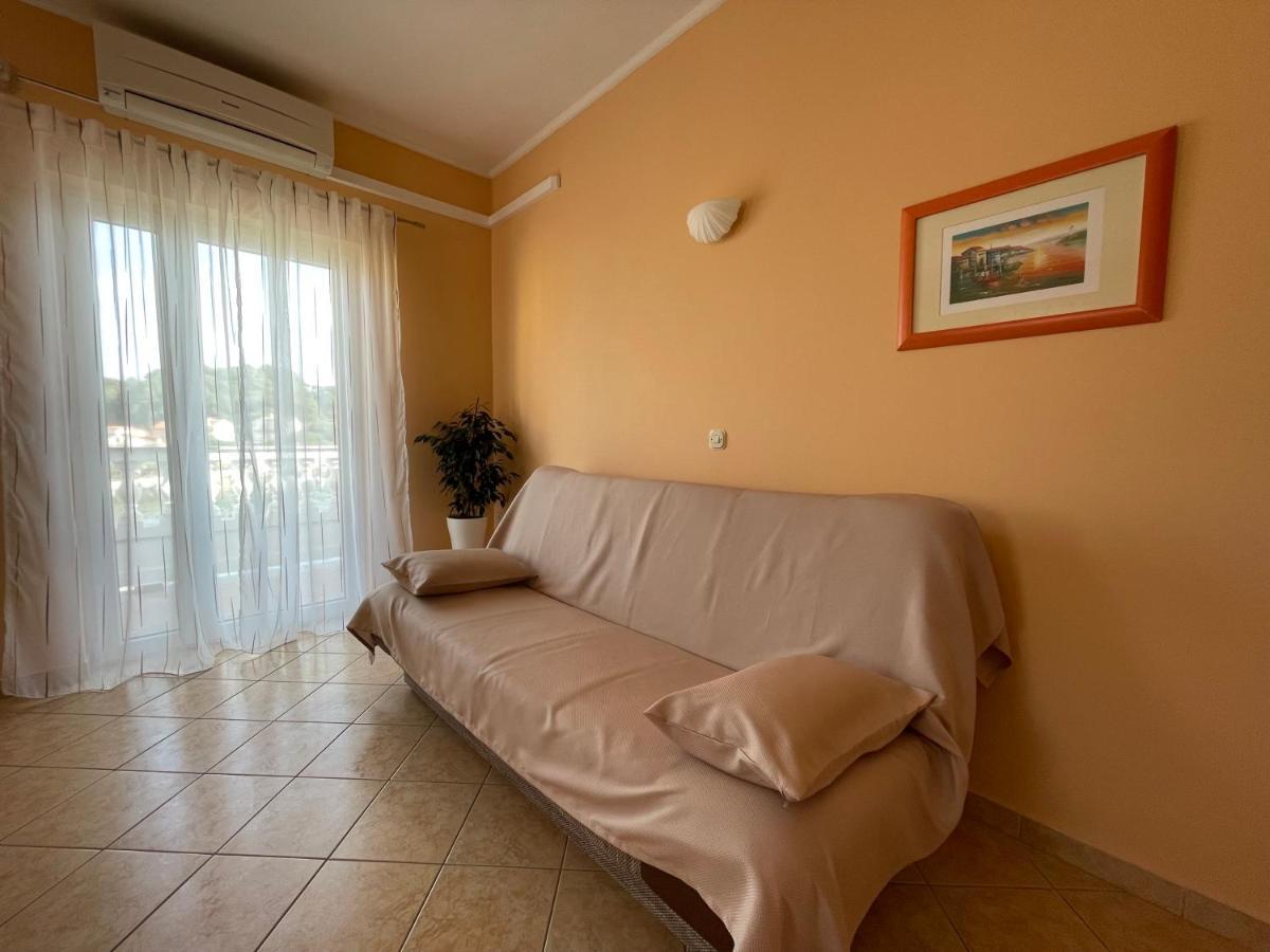 Apartmani Ruzarija Раб Екстер'єр фото