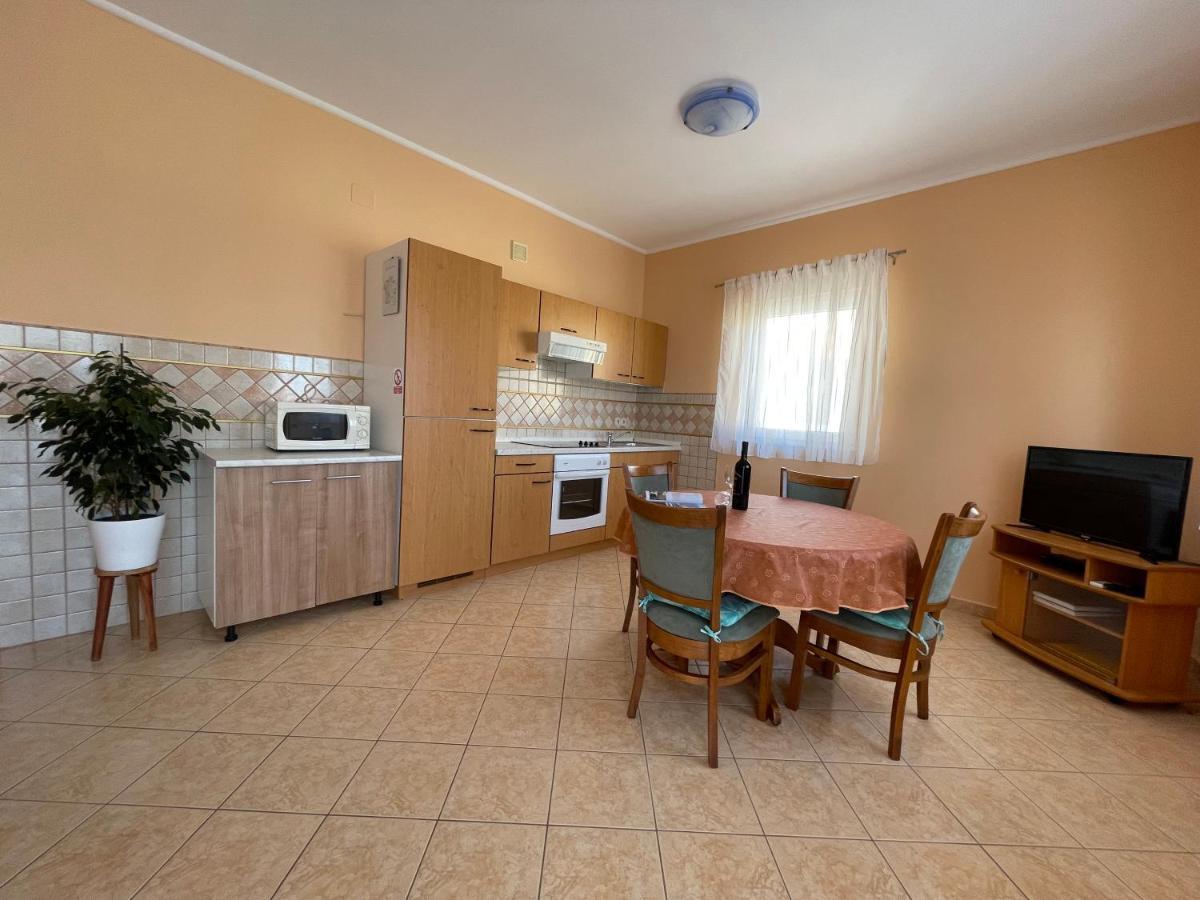 Apartmani Ruzarija Раб Екстер'єр фото