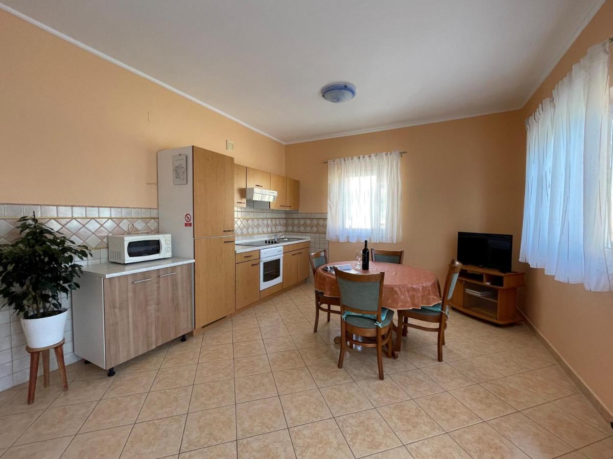 Apartmani Ruzarija Раб Екстер'єр фото